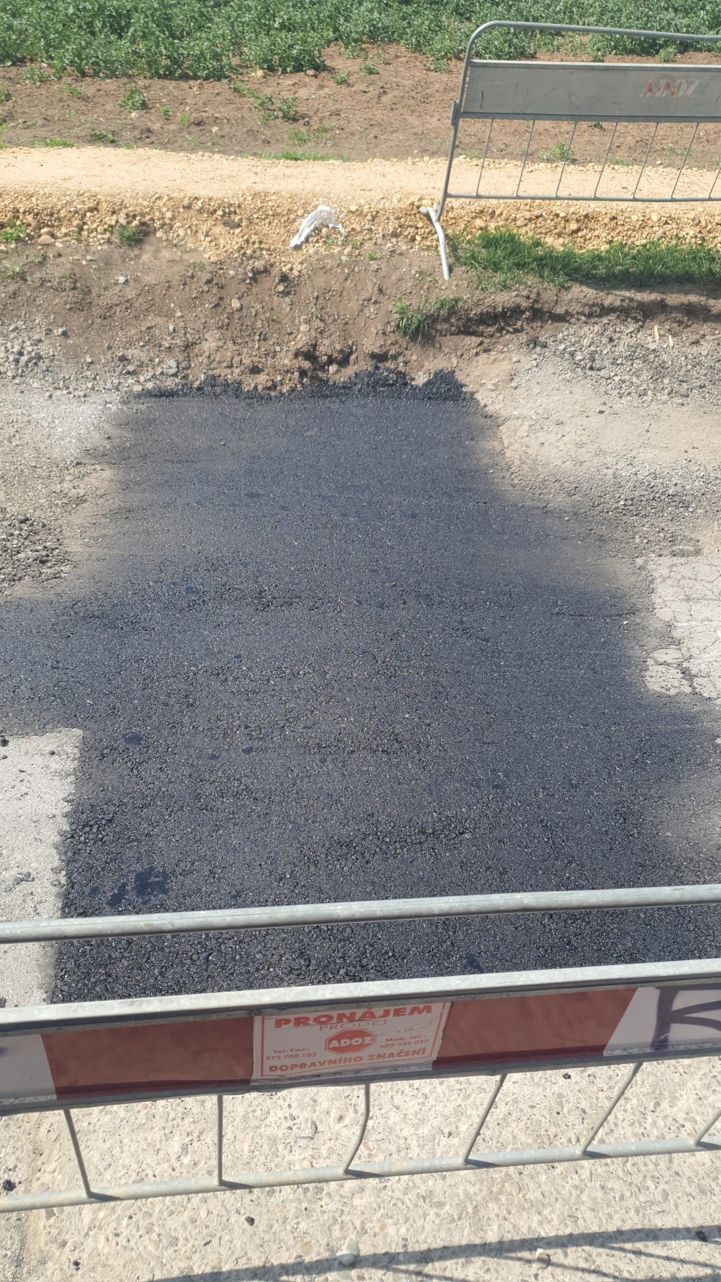 Výkop a dočasná oprava komunikaceObec Zdiby