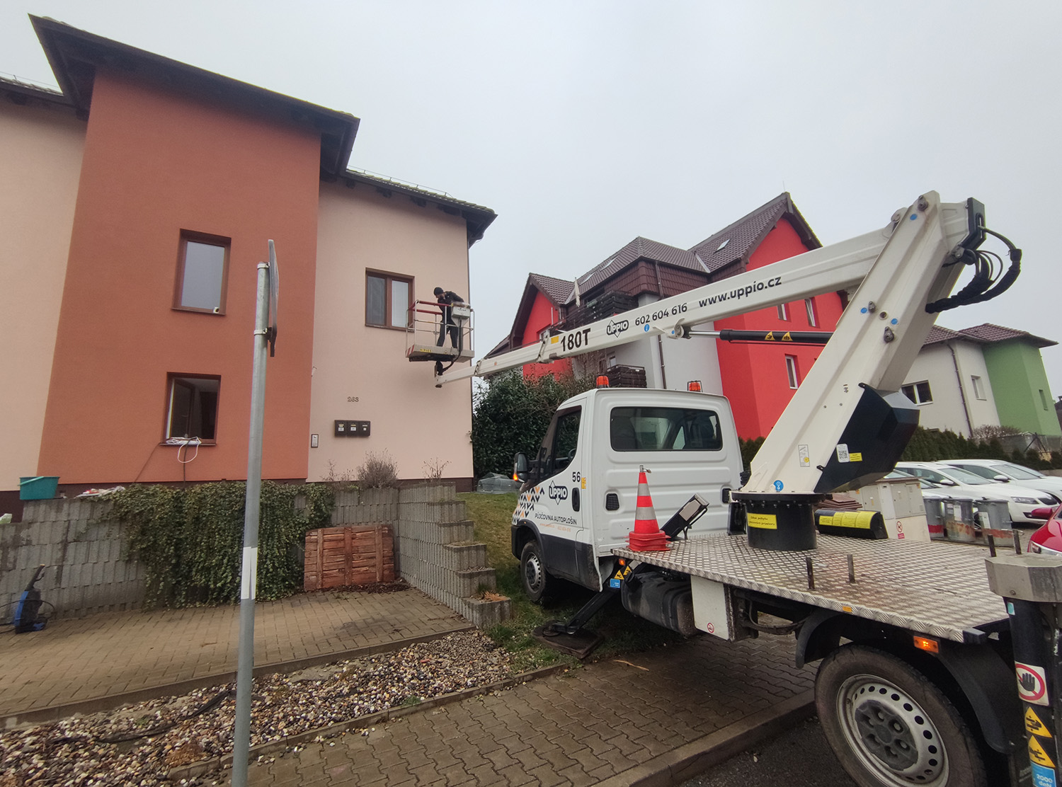 Likvidace ptačích hnízd na fasádě RD – Beroun
