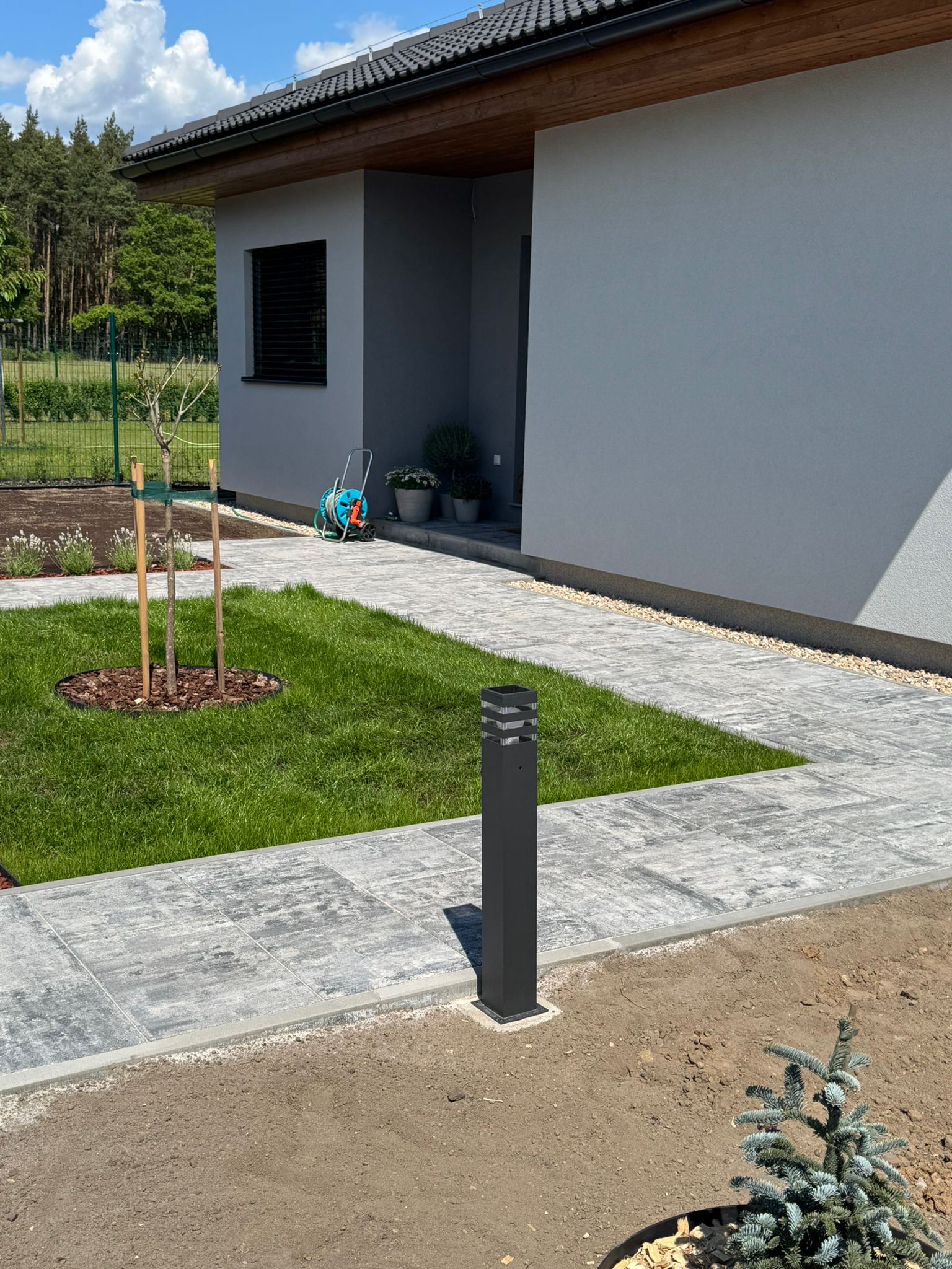 Pokládka zámkové dlažby cca 200m2 – Kostelec nad Labem